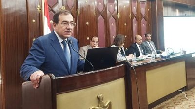الملا يستعرض مشروعات الطاقة الخضراء وجهود خفض الانبعاثات أمام لجنة الطاقة بالبرلمان