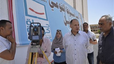 محافظ أسيوط يشهد تدريب ميداني للعاملين بمركز شبكات المرافق..صور