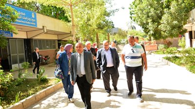 نائب رئيس جامعة أسيوط يستقبل لجنة هيئة تمويل العلوم والتكنولوجيا..صور