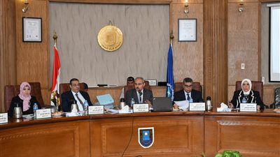 مجلس جامعة القناة يناقش موقف الكليات من الإعتماد والجودة