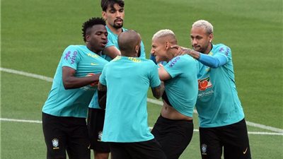 صور.. شاهد اشتباك لاعبي منتخب البرازيل في معسكر طوكيو