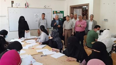 وكيل تعليم بدمياط يتفقد كنترول التعليم الصناعى