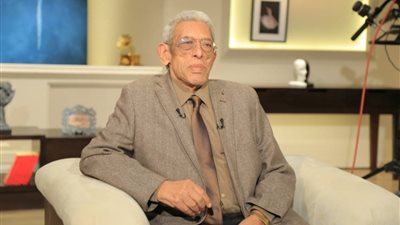 المخرج داود عبد السيد يحصل على جائزة النيل للفنون