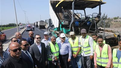 وزير النقل يتفقد معدلات تنفيذ عدد من مشروعات الطرق والكباري في 6 محافظات