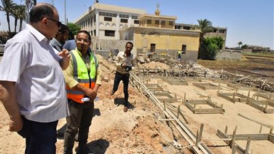 محافظ أسيوط يتفقد مشروعات حياة كريمة ببني رافع..صور