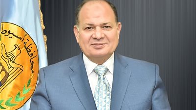 محافظ أسيوط يعلن موافقة وزير التموين على مد فترة تسجيل أرقام المحمول لأصحاب البطاقات حتى 31 يوليو