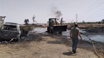 تفاصيل إخماد حريق سيارتين و بالات قش أرز في قصاصين الإسماعيلية ..صور