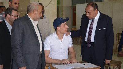 نائب رئيس جامعة الأزهر للوجه القبلي يتفقد لجان امتحانات الفصل الدراسي الثاني بكلية الزراعة والشريعة والقانون بأسيوط