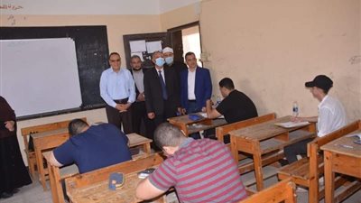 محافظ الشرقية يتفقد لجان إمتحانات الثانوية الأزهرية بمعهد الصفوة النموذجي الإبتدائي بنين