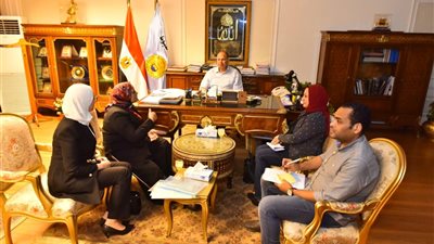 محافظ أسيوط يلتقي النواب ويطالبهم بتحفيز المزراعين على توريد القمح ..صور