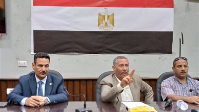 رئيس مدينة قوص يلتقي عمد ومشايخ القرى