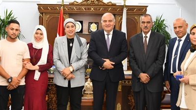 خطوبه فتاتين من دار الرحمة بمكتب محافظ قنا