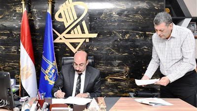 محافظ أسوان يعتمد تنسيق القبول بالثانوي العام والخاص والفنى