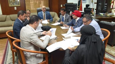 مجلس لجنة المكتبات بجامعة الأقصر يوافق على قبول الكتب المهداة إلى كلية الألسن
