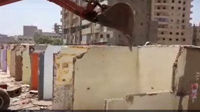 إزالة باكيات ومحلات وهناجر ومنشات متعارضة مع مسار محور الفريق كمال عامر