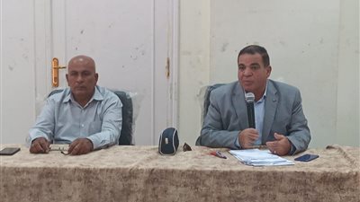رئيس مدينة الزينية شمال الأقصر يلتقى المواطنين فى اليوم المفتوح