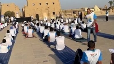 السفارة الهندية بالقاهرة تحتفل باليوم العالمى لليوجا بساحة الكرنك بالأقصر
