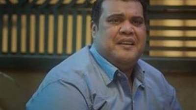 بحضور الفنانين ..الأنتهاء من صلاة الجنازة ودفن والد الفنان أحمد فتحى بمقابر 6 أكتوبر