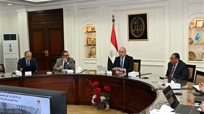 وزير الإسكان يتابع الموقف التنفيذي لمشروع 
