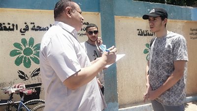 طلاب أسيوط يشكون من امتحان الآحصاء.. بالصور