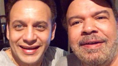 مصطفى قمر يشوق جمهوره بصورة جديدة مع خالد عجاج