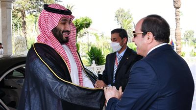 الرئيس السيسي يودع ولي عهد السعودية في ختام زيارته لمصر