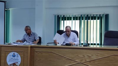 رئيس مدينة الغردقة يواصل عقد لقاء المواطنين الاسبوعي لمناقشة طلباتهم