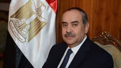 وزير الطيران يهنيء العاملين بالوزارة بمناسبة اليوم العالمي للخدمة العامة