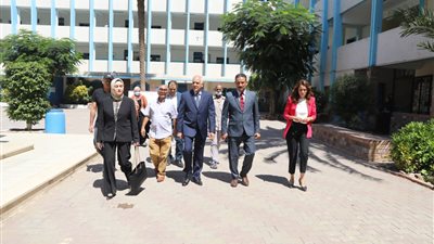 محافظ الجيزة يتفقد لجان امتحانات الثانوية العامة بمدارس جنوب الجيزة والعجوزة