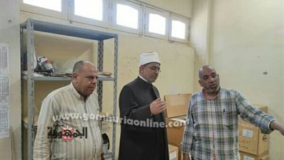رئيس قطاع المعاهد الأزهرية يتفقد مركز توزيع الأسئلة بالإسكندرية
