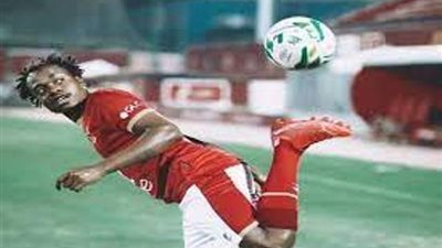 الأهلي يعالج بيرسي تاو بالبلازما لسرعة عودته للملاعب