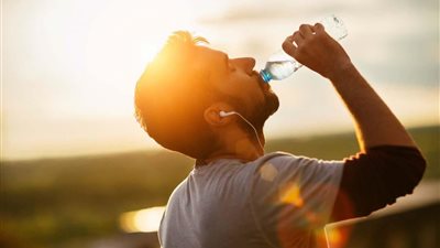 مشروبات هامة يجب عليك تناولها للترطيب على جسمك بعد يوم حار ومرهق
