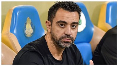تشافى لثلاثى برشلونة : عليكم الرحيل