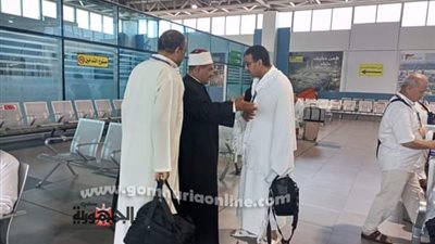 بالصور.. نشاط البحوث الإسلامية للتوعية بالحج والعمرة في مطارات القاهرة وبرج العرب والأقصر