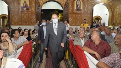 محافظ أسيوط يشهد حفل تجليس الأنبا 