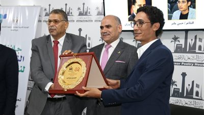 رئيس جامعة الأقصر يشهد حفل تكريم بدران وعامر لفوزهما بجوائز الدولة ببيت الشعر