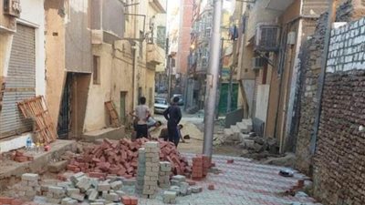 رصف الشوارع الداخلية وتركيب الإنترلوك للشوارع الجانبية والفرعية بوسط المدينة