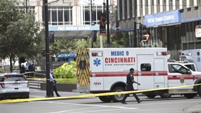 مسلح يقتل شخصين ويصيب 3 شرطيين بأمريكا ثم ينتحر