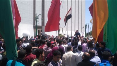 مسيرة حاشدة لطلاب جامعة أسيوط لدعوة المواطنين للمشاركة في الاستفتاء على التعديلات الدستورية