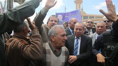 محافظ كفرالشيخ يتفقد لجنة مدرسة بيلا الثانوية الزراعية