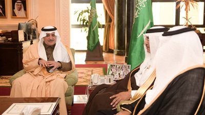 أمير تبوك يطمئن على سير الاختبارت في مدارس المنطقة
