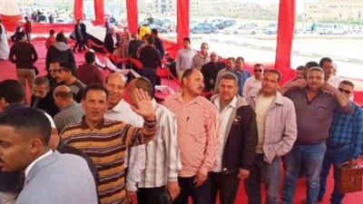 الرجال الأكثر حضوراً فى لجان المغتربين بمدينتى الشروق و بدر فى الإستفتاء.. بالصور