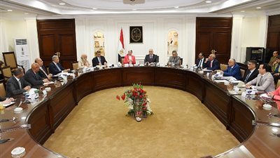 وزيرا الإسكان والبيئة يُناقشان سُبل التخلص النهائى من المخلفات الصلبة بالمدن الجديدة
