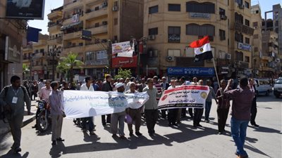استمرار مسيرات قيادات التربية والتعليم بالاقصر للمشاركة في الاستفتاء