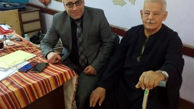المستشار لاشين يضرب أروع الأمثلة مع كبار السن من الناخبين