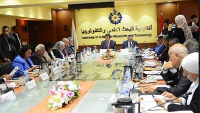 وزير التعليم العالي يعلن جوائز الدولة
