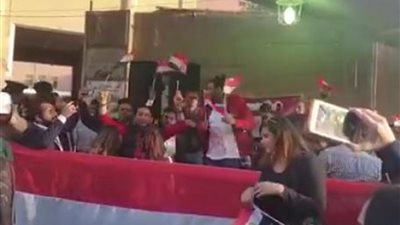 قبل غلق اللجان رسميا ..احتفالات خارج الابواب بصحبة شحتة وكاريكا..فيديو