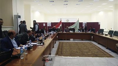 من داخل غرفة العمليات رئيس جهاز العاشر يشيد بنسب المشاركة