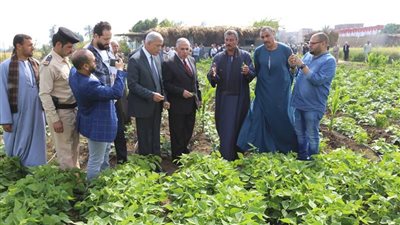 وزير الري يشيد بتجربة فلاح أبشادى بالمنوفية للرى بالتنقيط
