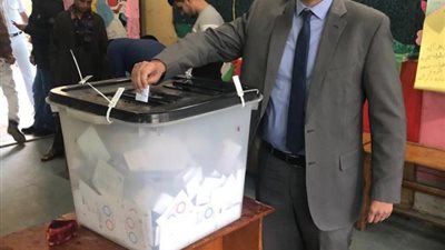مدير صندوق مكافحة الإدمان يدلى بصوته فى الاستفتاء على التعديلات الدستورية